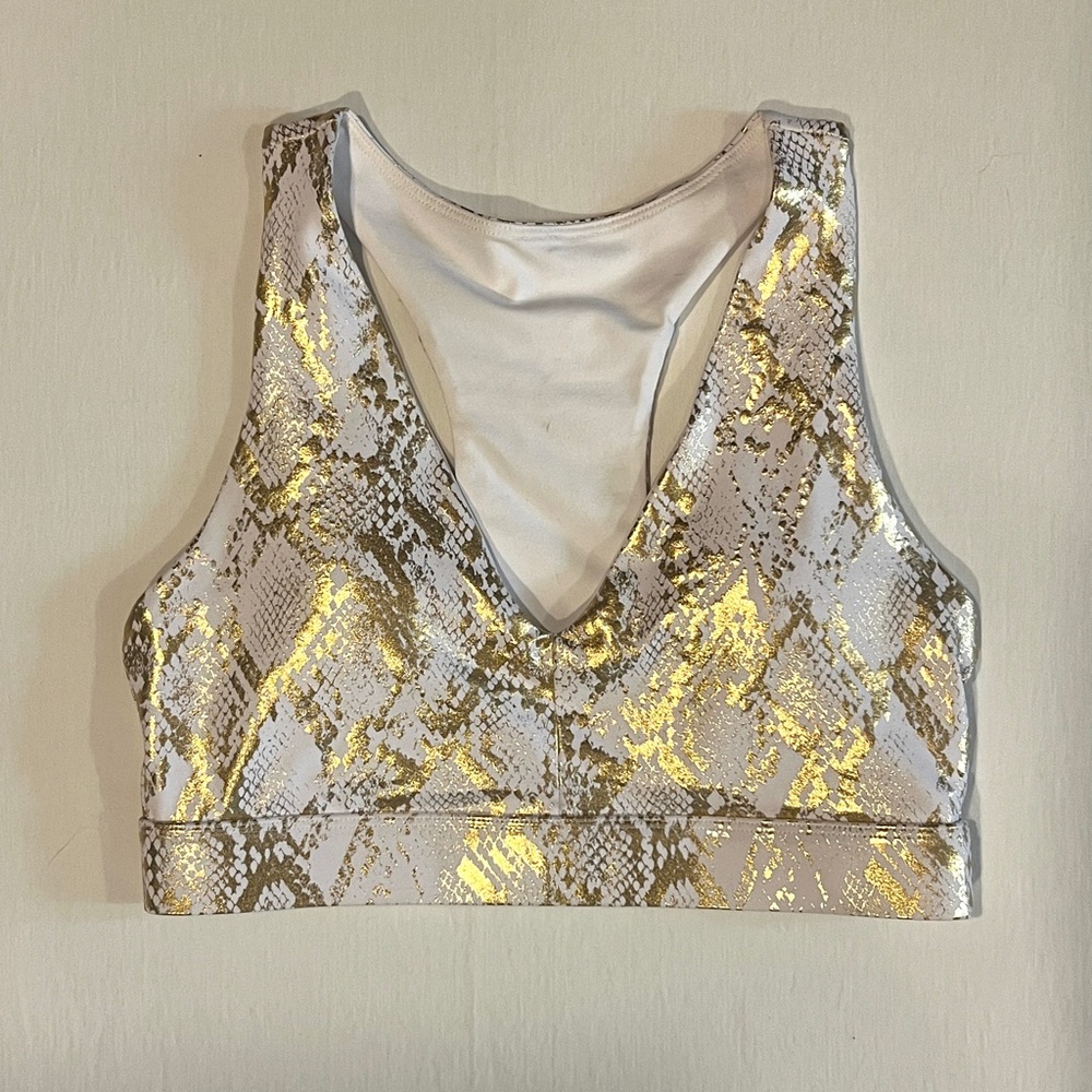 Fabletics On-The-Go Sports Bra, gold metallic snakeskin